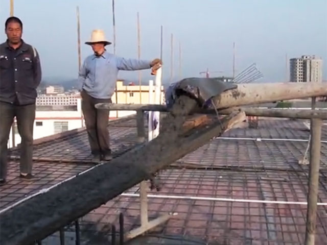 山東力源機(jī)械，車(chē)載式攪拌拖泵一體機(jī)現(xiàn)場(chǎng)施工視頻